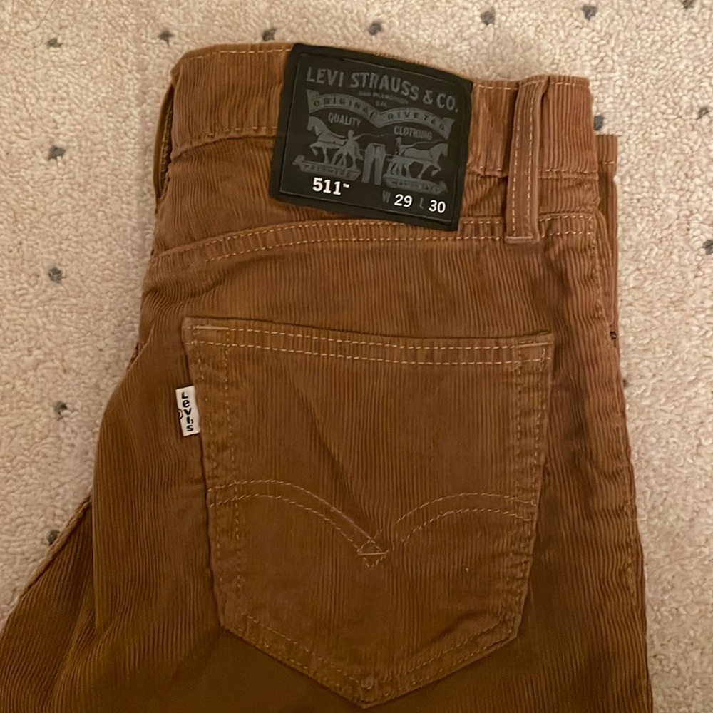 Levi’s 511 pants in brown corduroy.